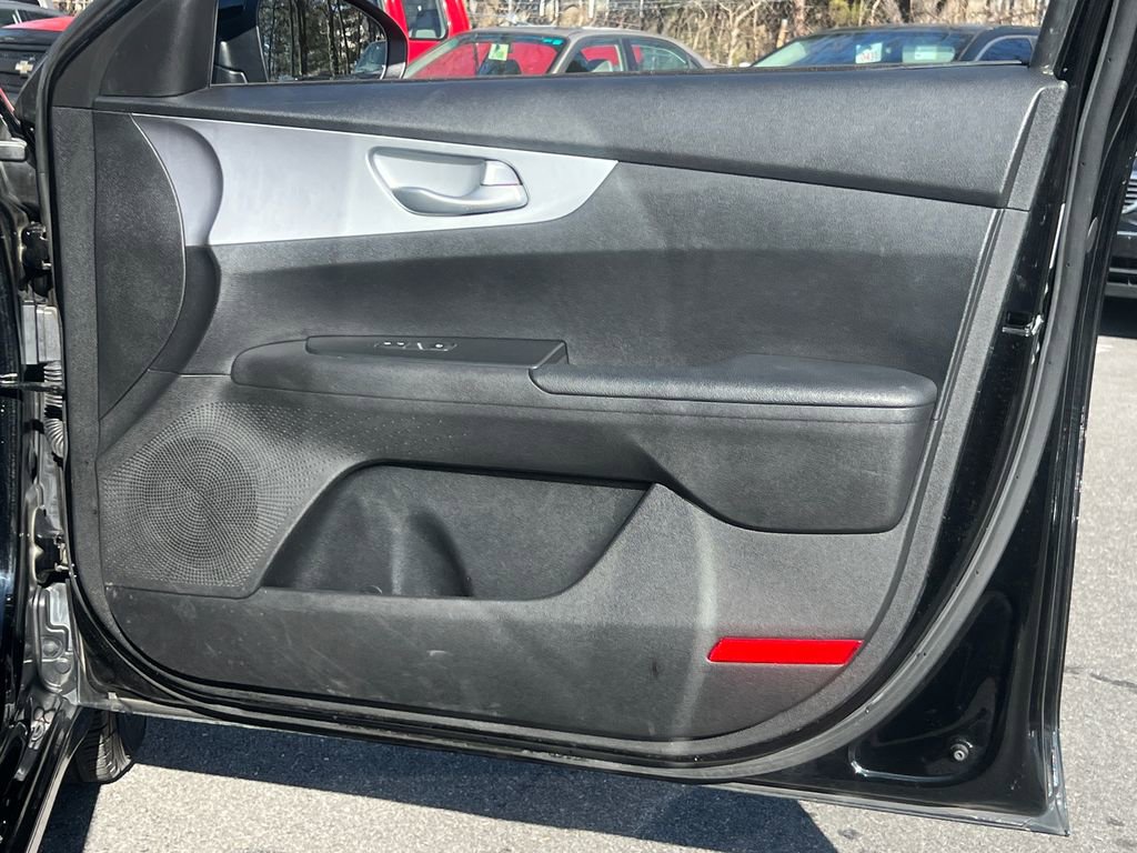 Used 2023 Kia Forte LXS image 9