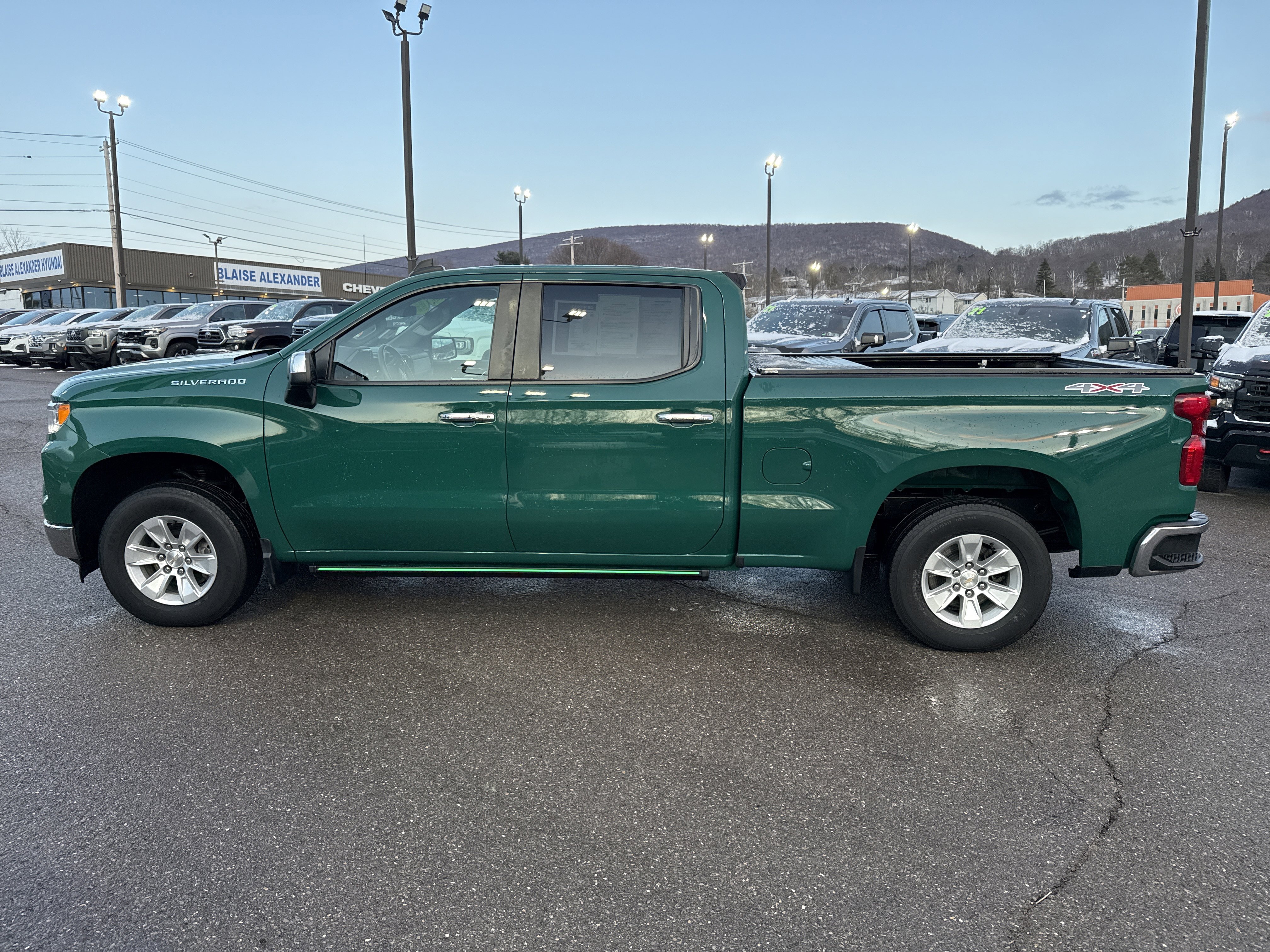 Used 2024 Chevrolet Silverado 1500 LT image 7