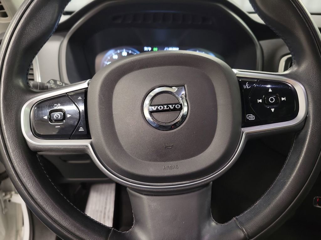 Used 2022 Volvo XC90 T5 Momentum AWD/4WD image 17