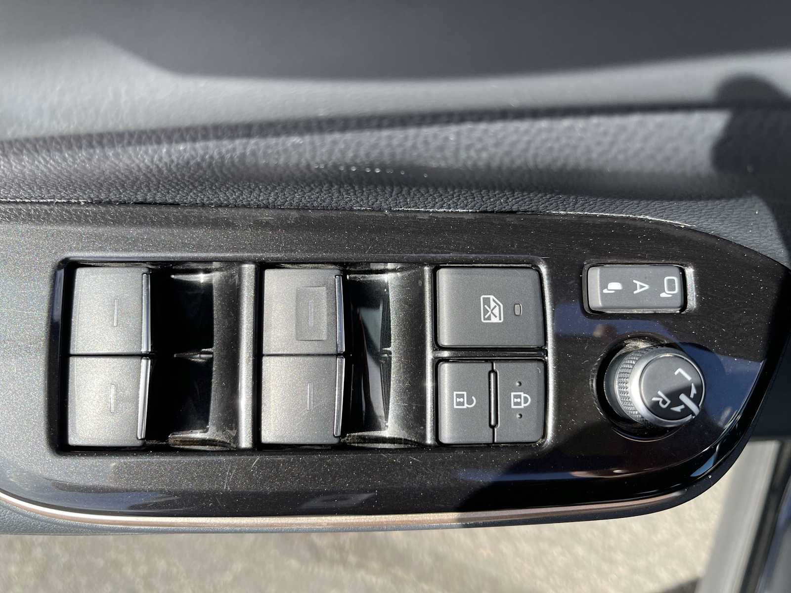 Used 2024 Toyota Crown AWD/4WD image 15
