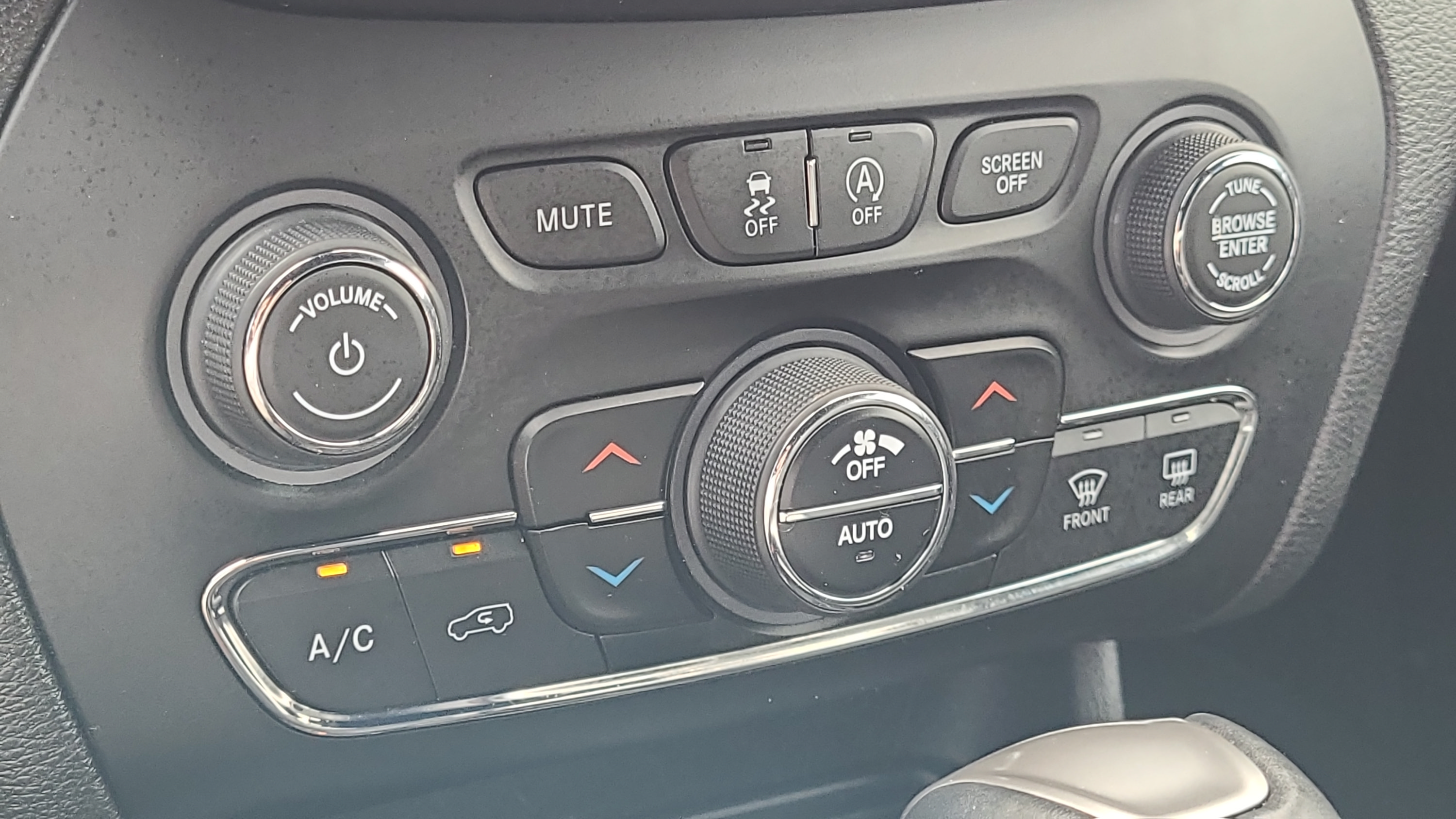Used 2021 Jeep Cherokee High Altitude AWD/4WD image 22