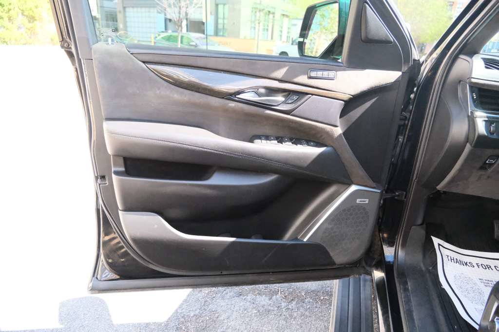 Used 2019 Cadillac Escalade ESV Platinum AWD/4WD image 19