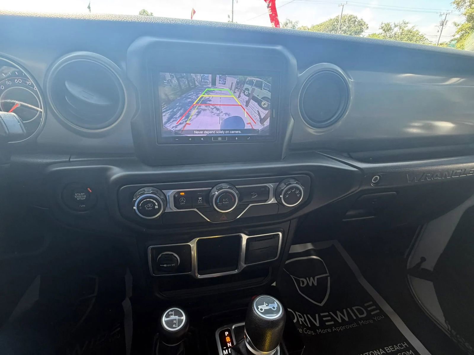 Used 2018 Jeep Wrangler Unlimited Sport image 15