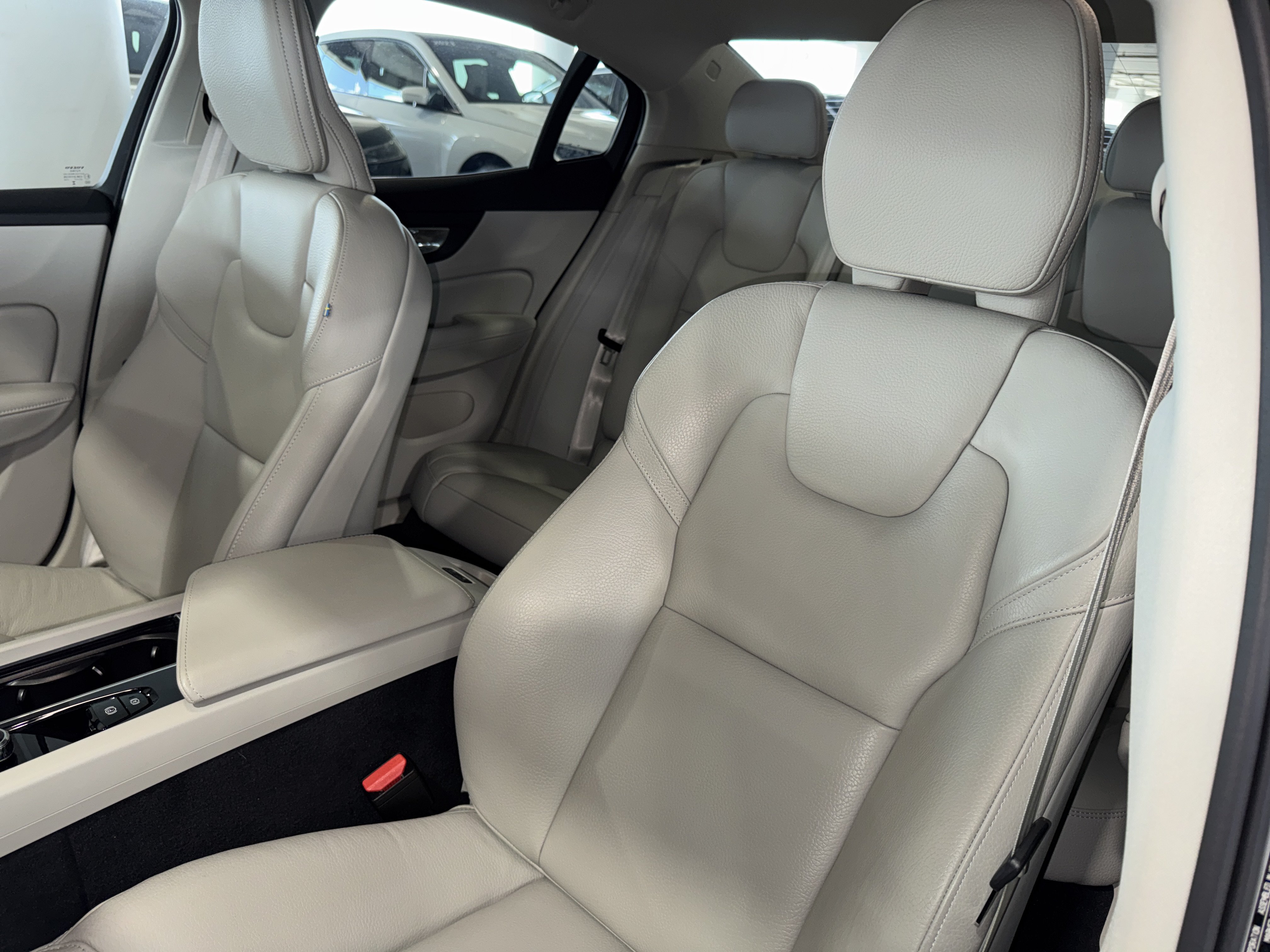 Used 2024 Volvo S60 B5 Plus w/ Climate Package FWD image 32