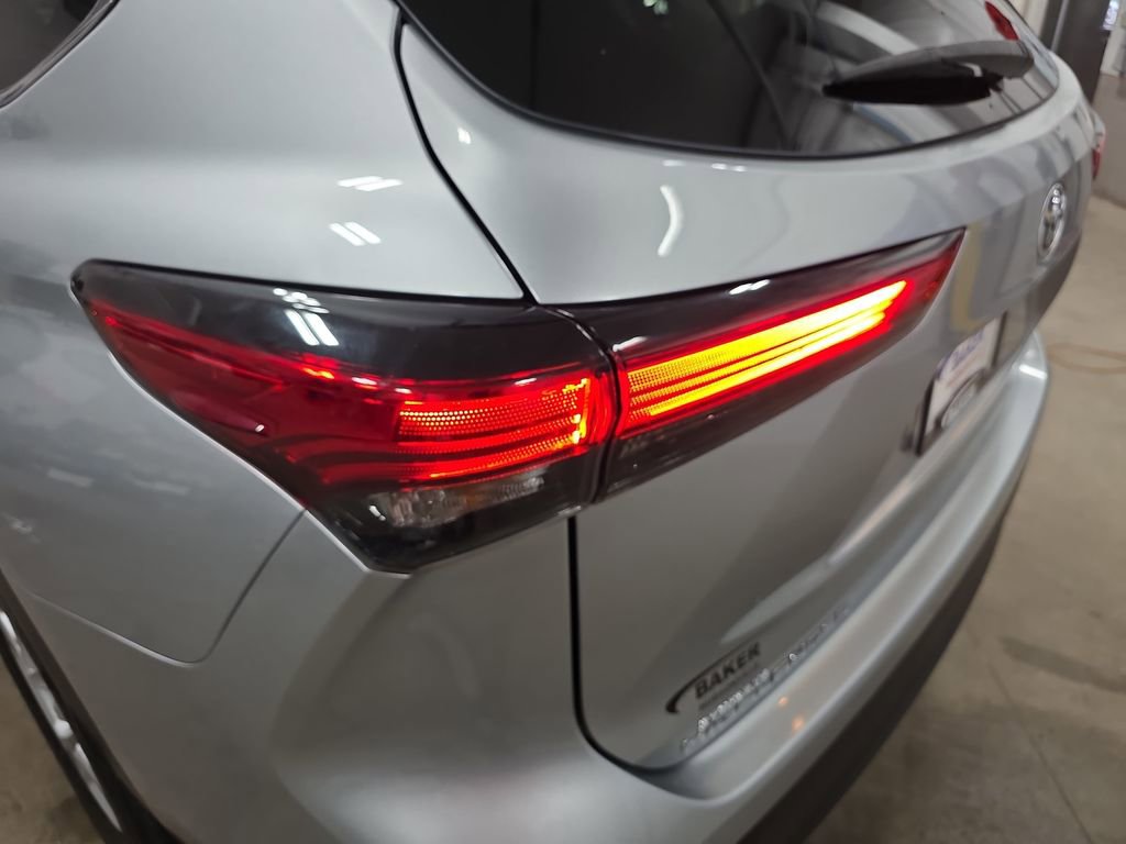 Used 2021 Toyota Highlander L image 34
