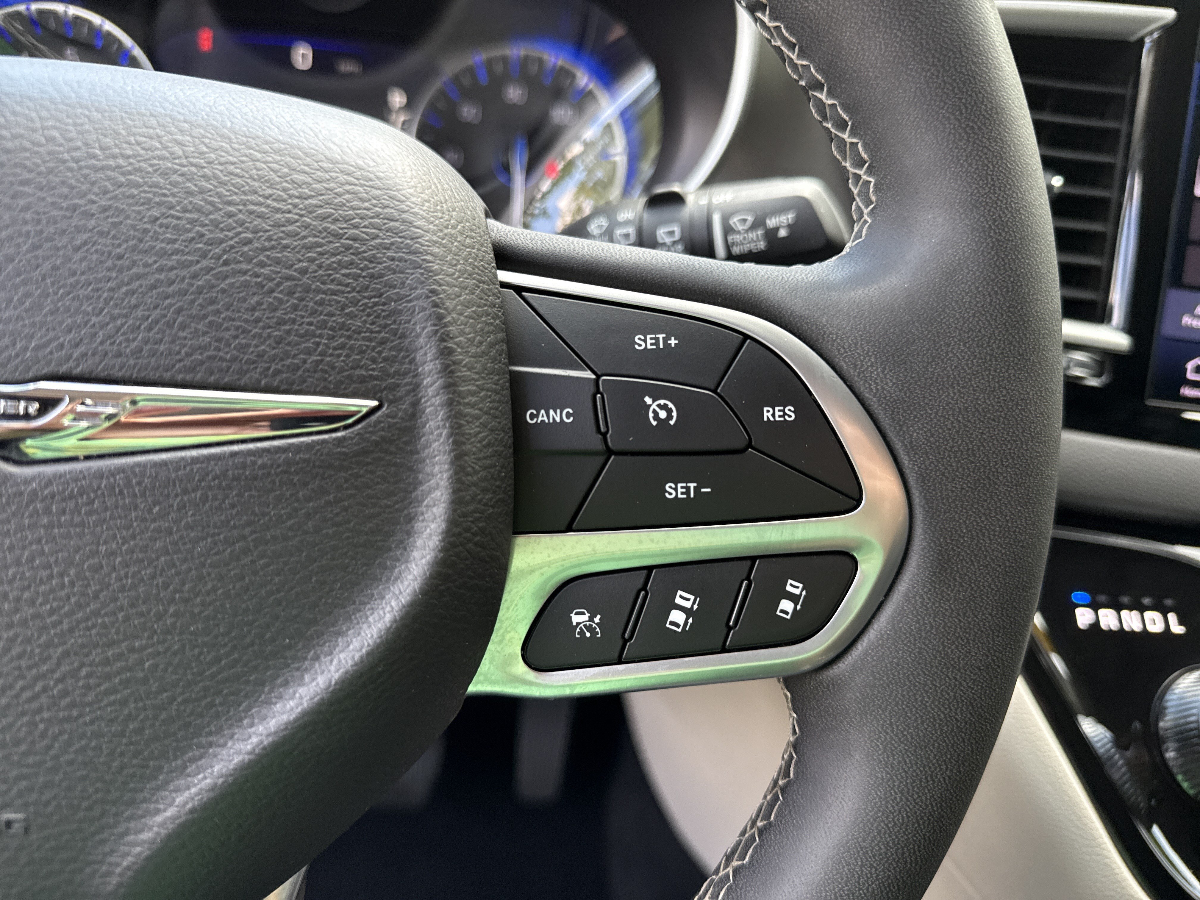 Used 2024 Chrysler Pacifica Touring-L FWD image 22