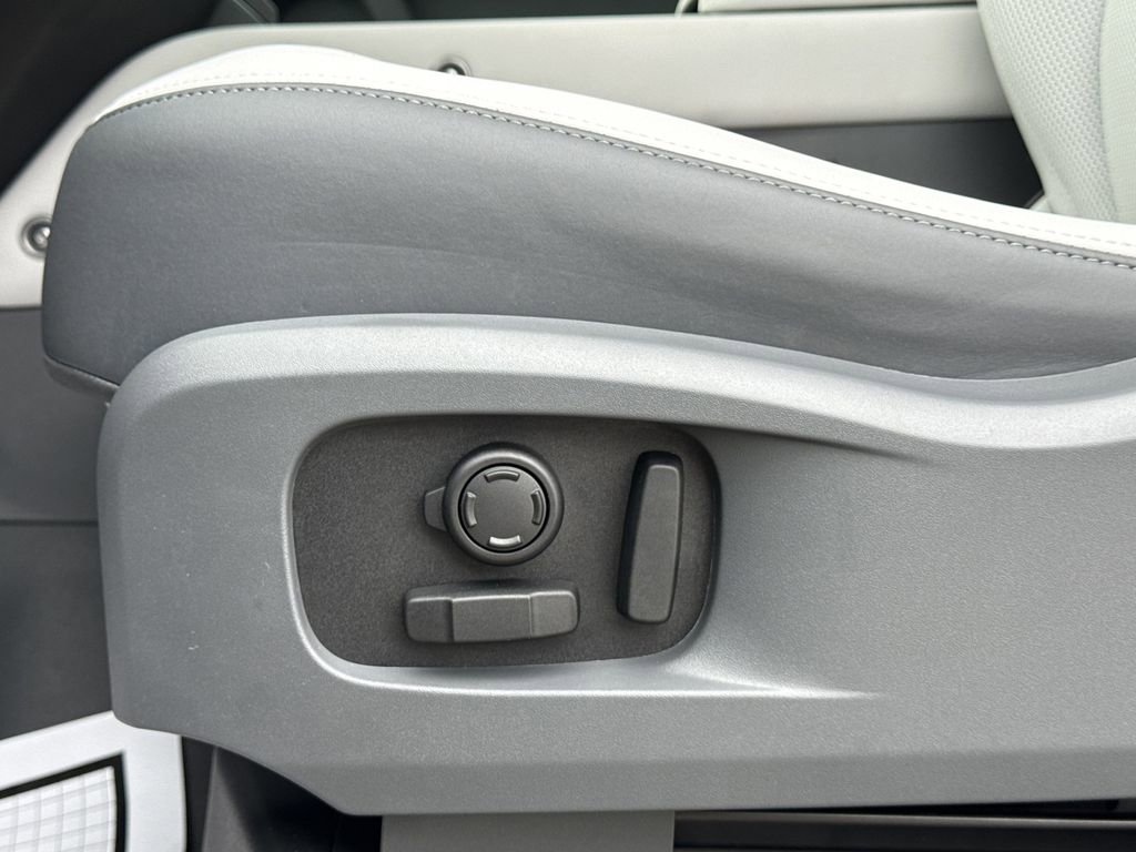 Used 2025 Land Rover Defender 110 V8 image 21