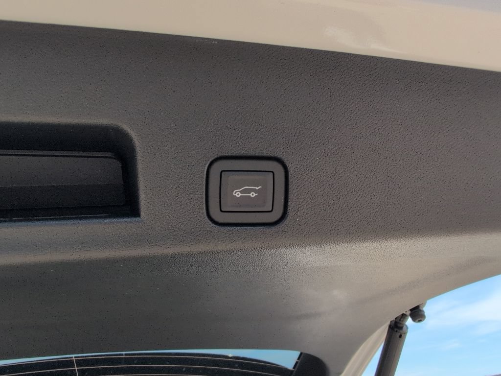 New 2026 Chevrolet Traverse LT w/ Driver Confidence Package FWD image 12