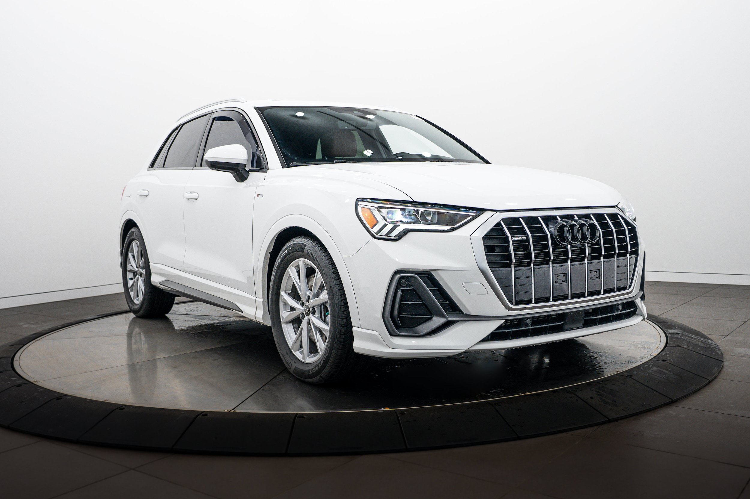 Used 2024 Audi Q3 2.0T Premium Plus AWD/4WD image 2