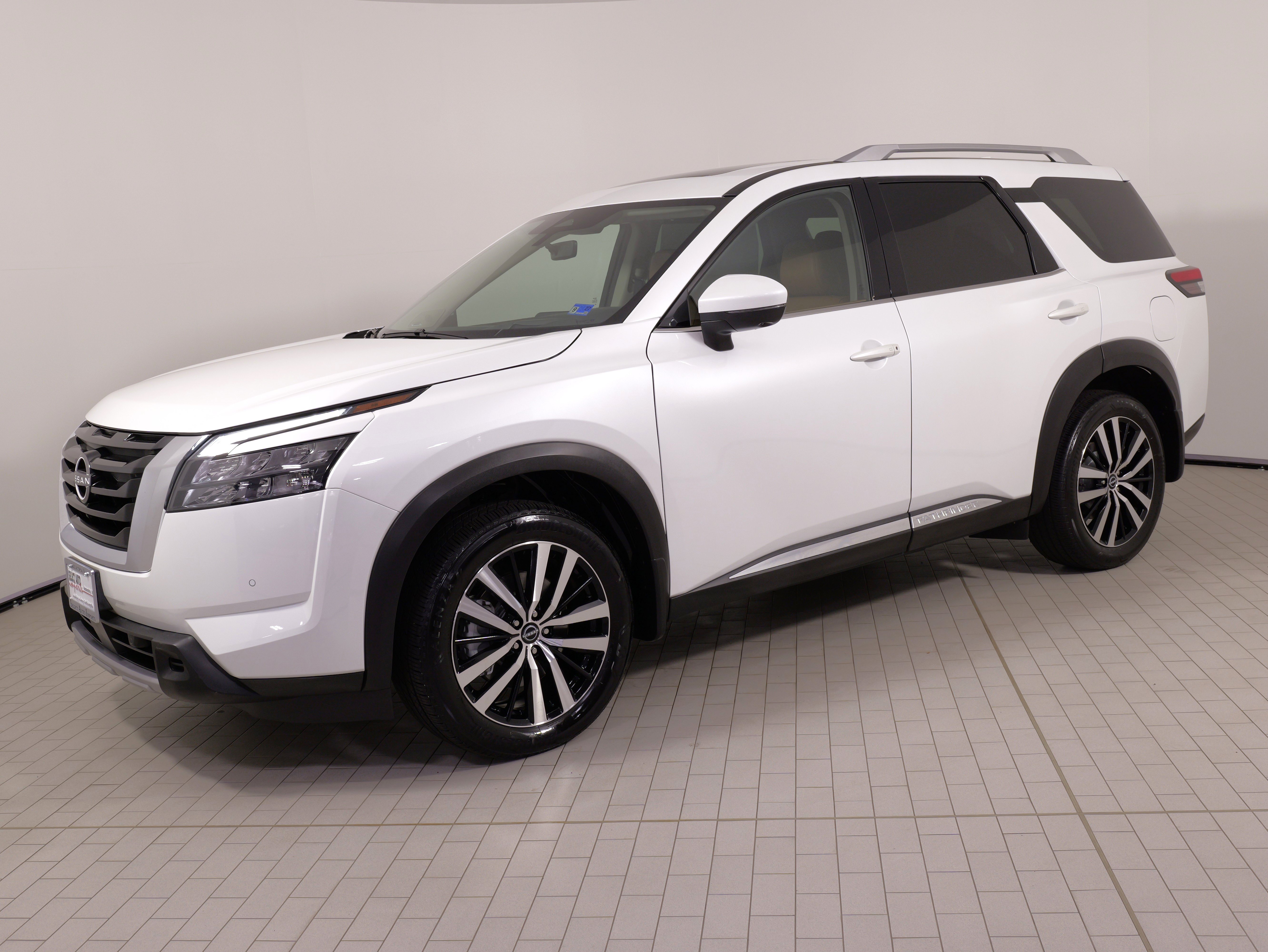 Used 2025 Nissan Pathfinder Platinum
