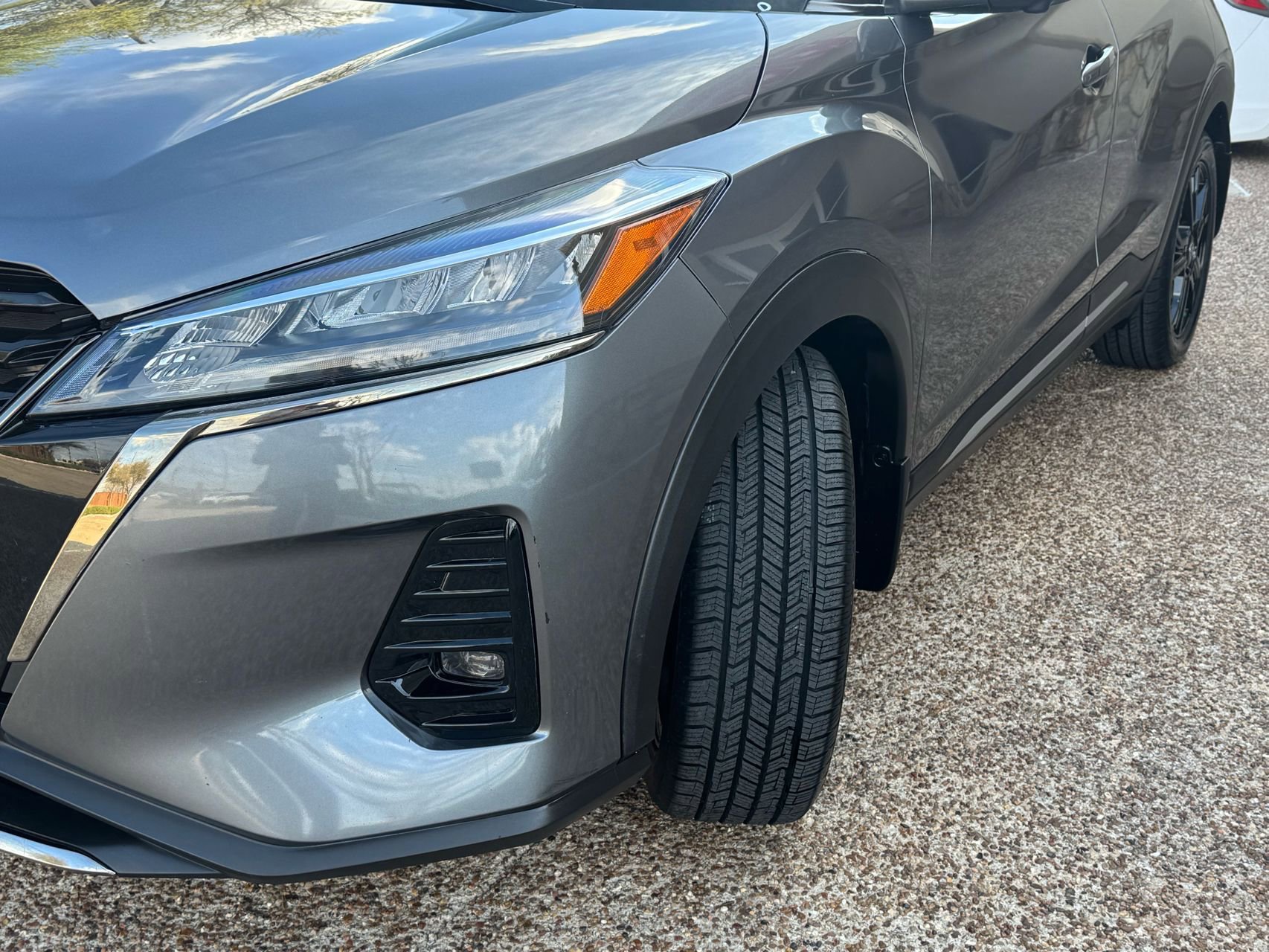 Used 2021 Nissan Kicks SR w/ SR Premium Package image 2