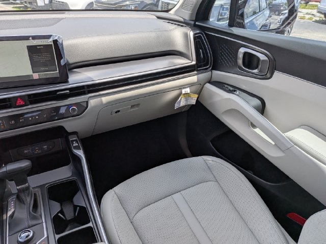 Used 2025 Kia Sorento EX FWD image 16