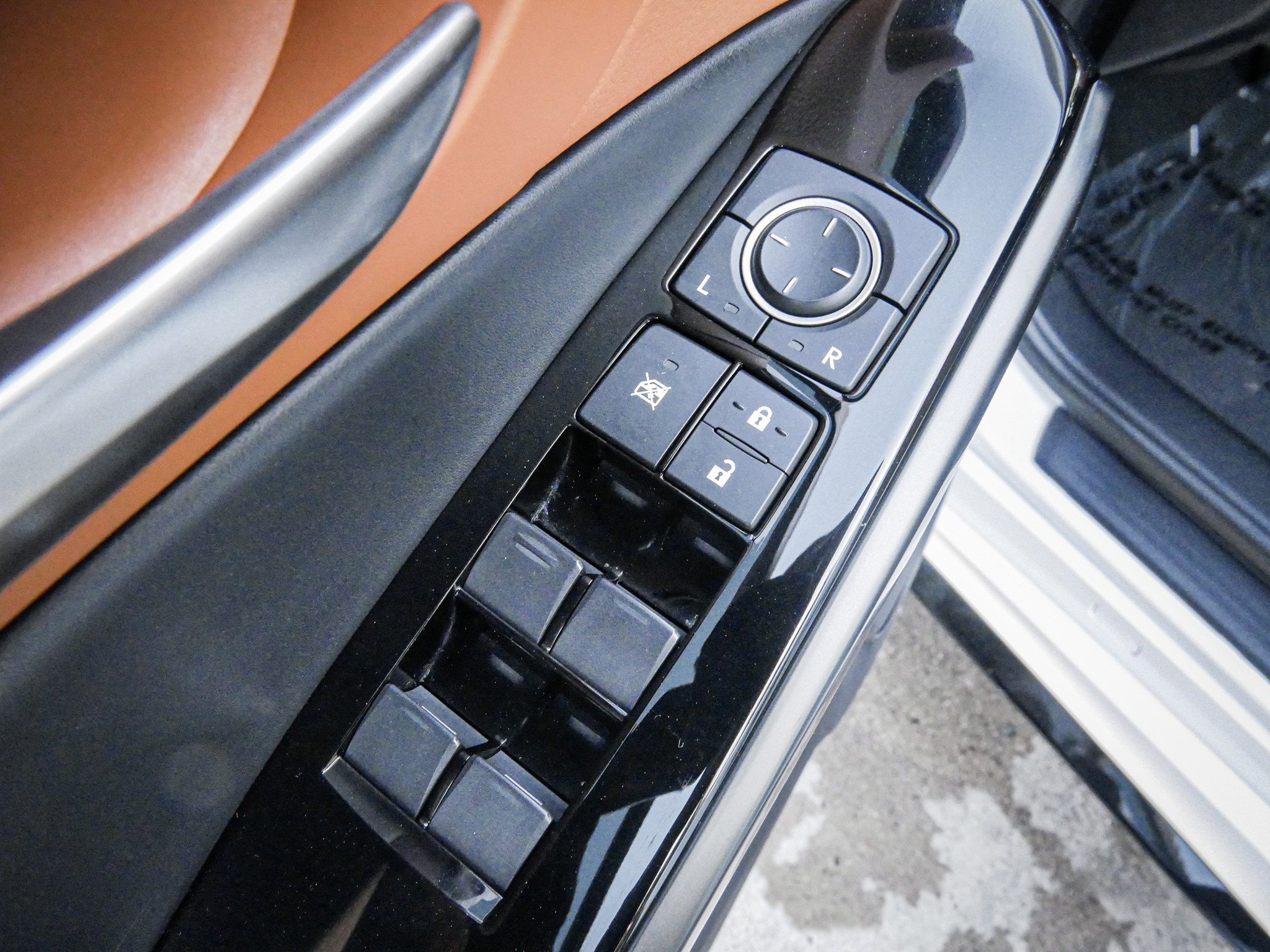 Used 2024 Lexus IS 350 F Sport RWD image 15