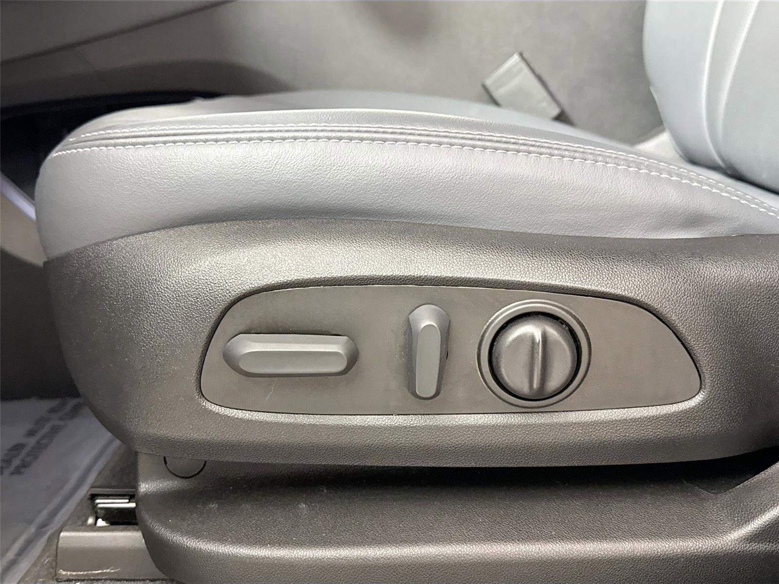 Used 2024 Buick Enclave Essence image 29