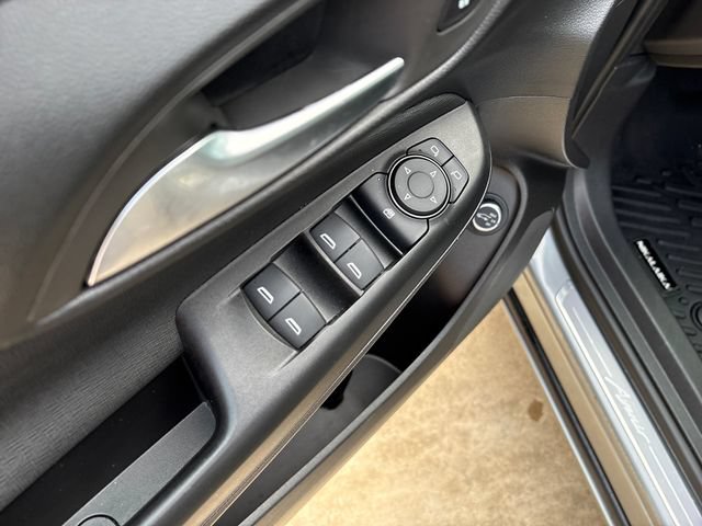 Used 2025 Buick Envista Avenir FWD image 11