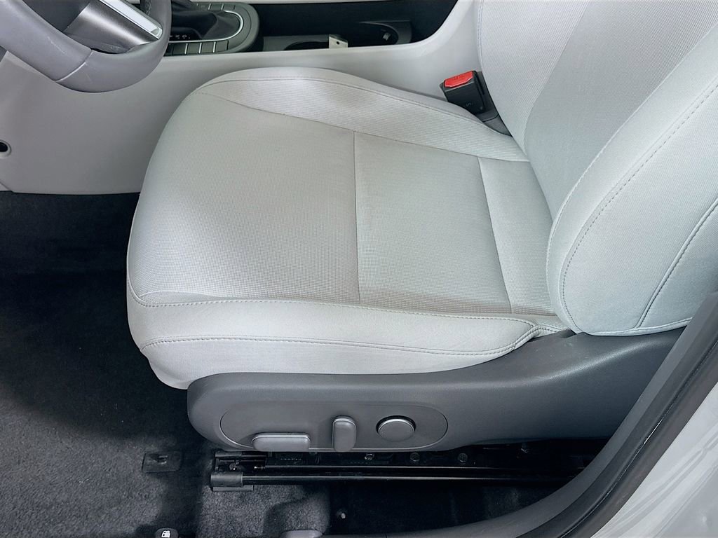 Certified 2025 Hyundai Kona SEL image 19