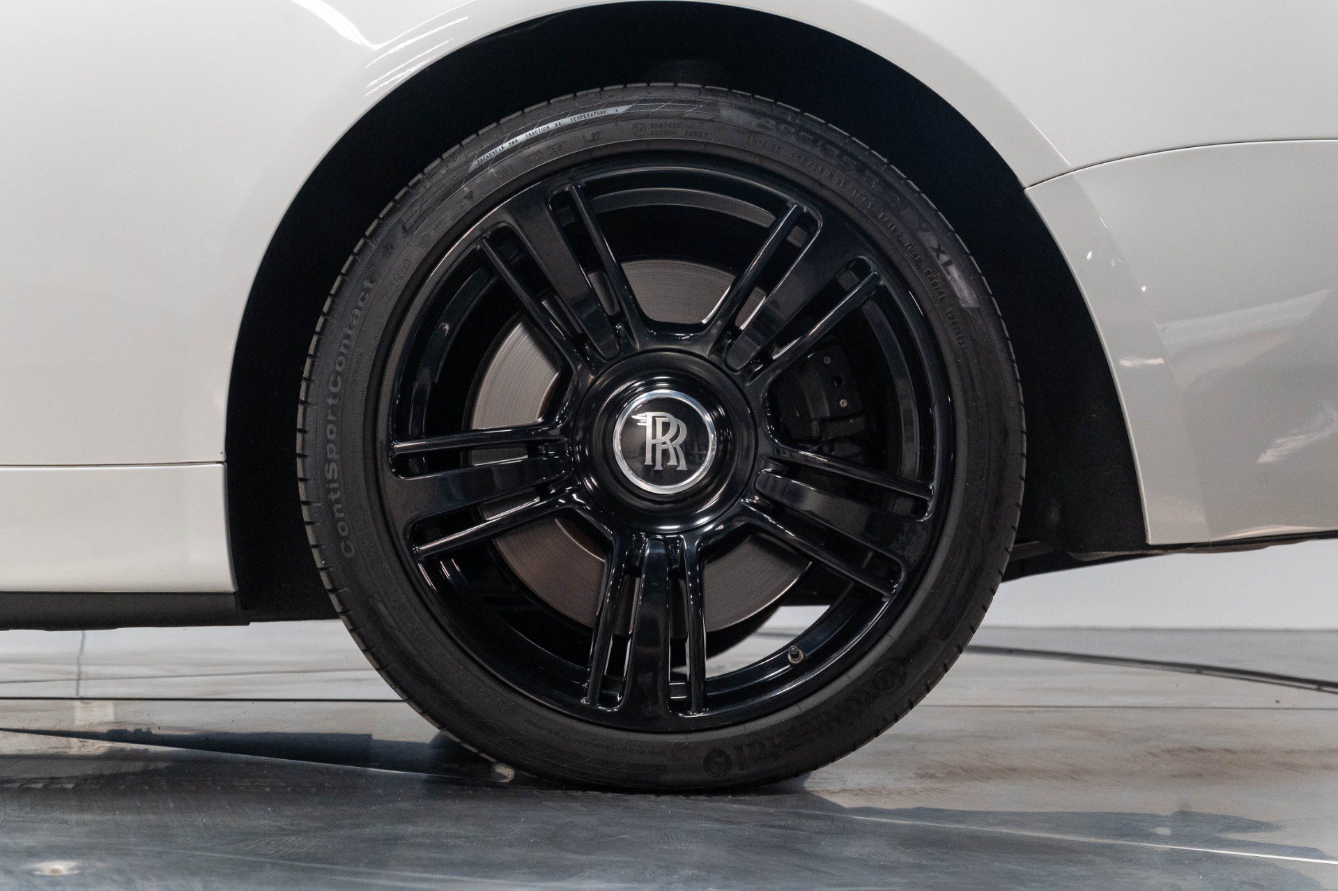 Used 2017 Rolls-Royce Dawn RWD image 24