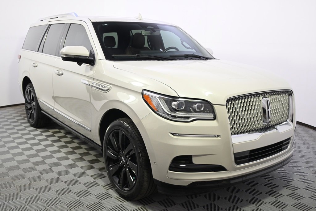 Certified 2024 Lincoln Navigator Reserve w/ Equipment Group 201A image 8