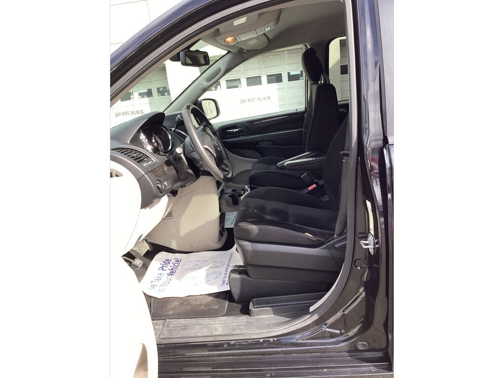 Used 2019 Dodge Grand Caravan SE w/ UConnect Hands-Free Group image 9