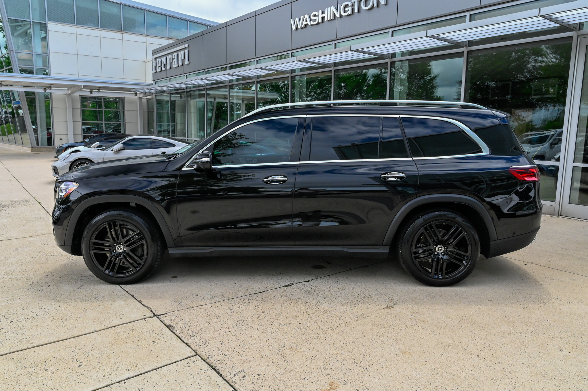 Used 2025 Mercedes-Benz GLS 450 4MATIC image 8