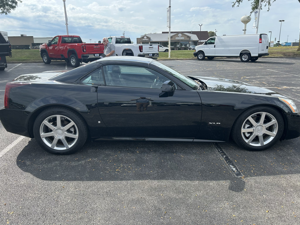 Used 2007 Cadillac XLR RWD image 4