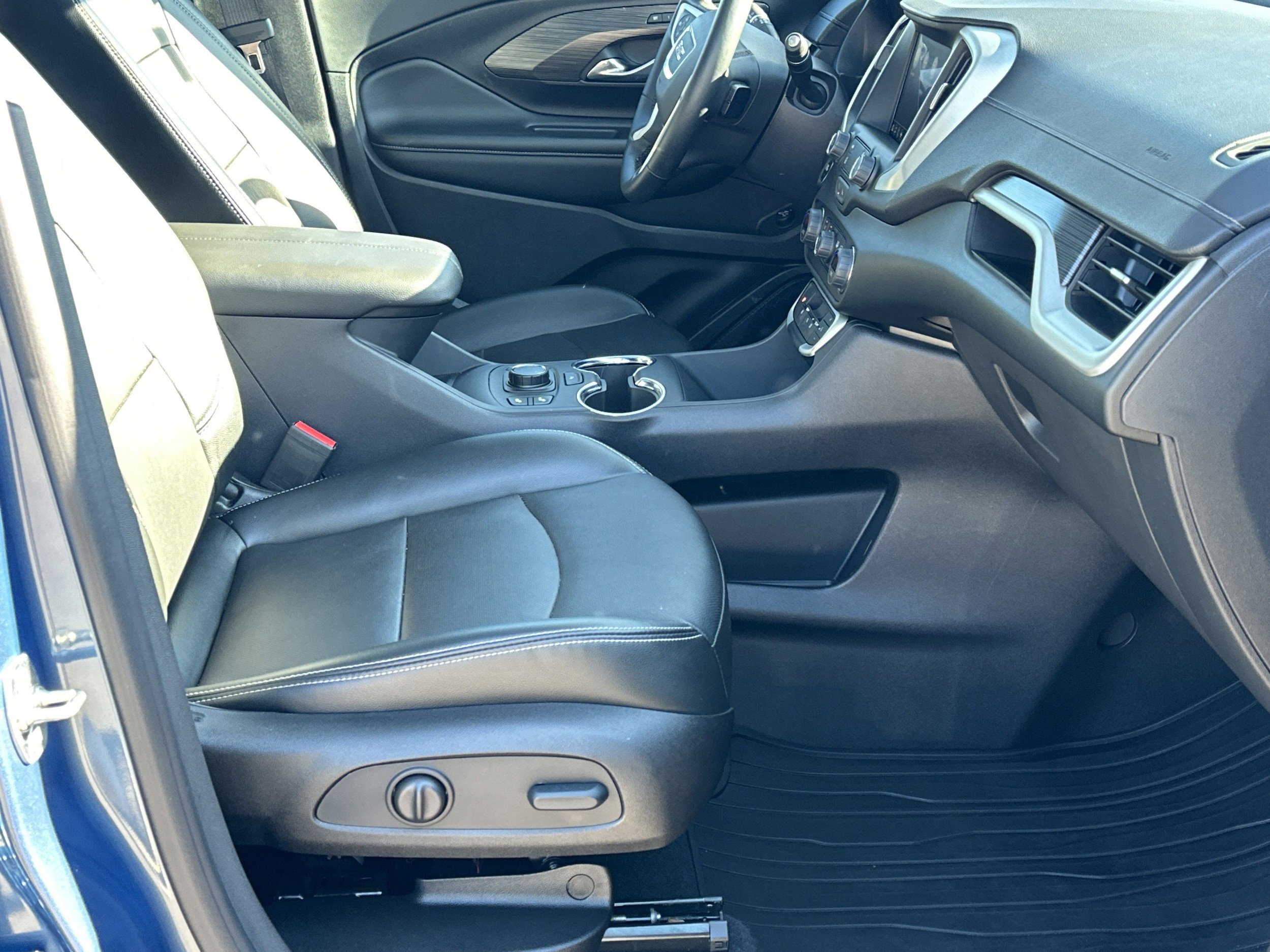 Used 2024 GMC Terrain SLT w/ Tech Package AWD/4WD image 13