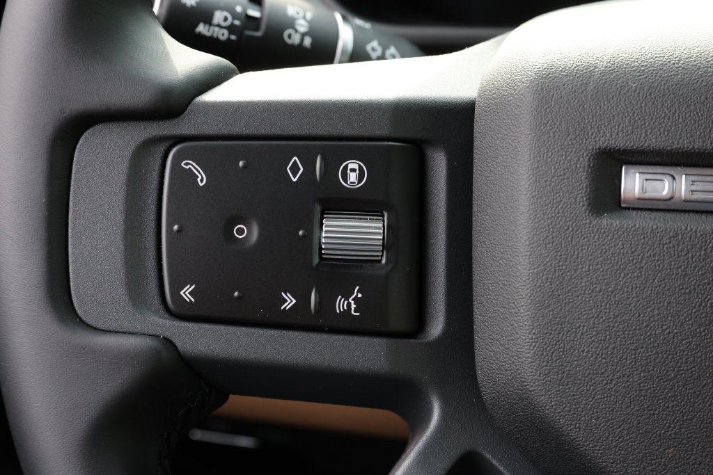 New 2026 Land Rover Defender 110 X-Dynamic SE AWD/4WD image 23