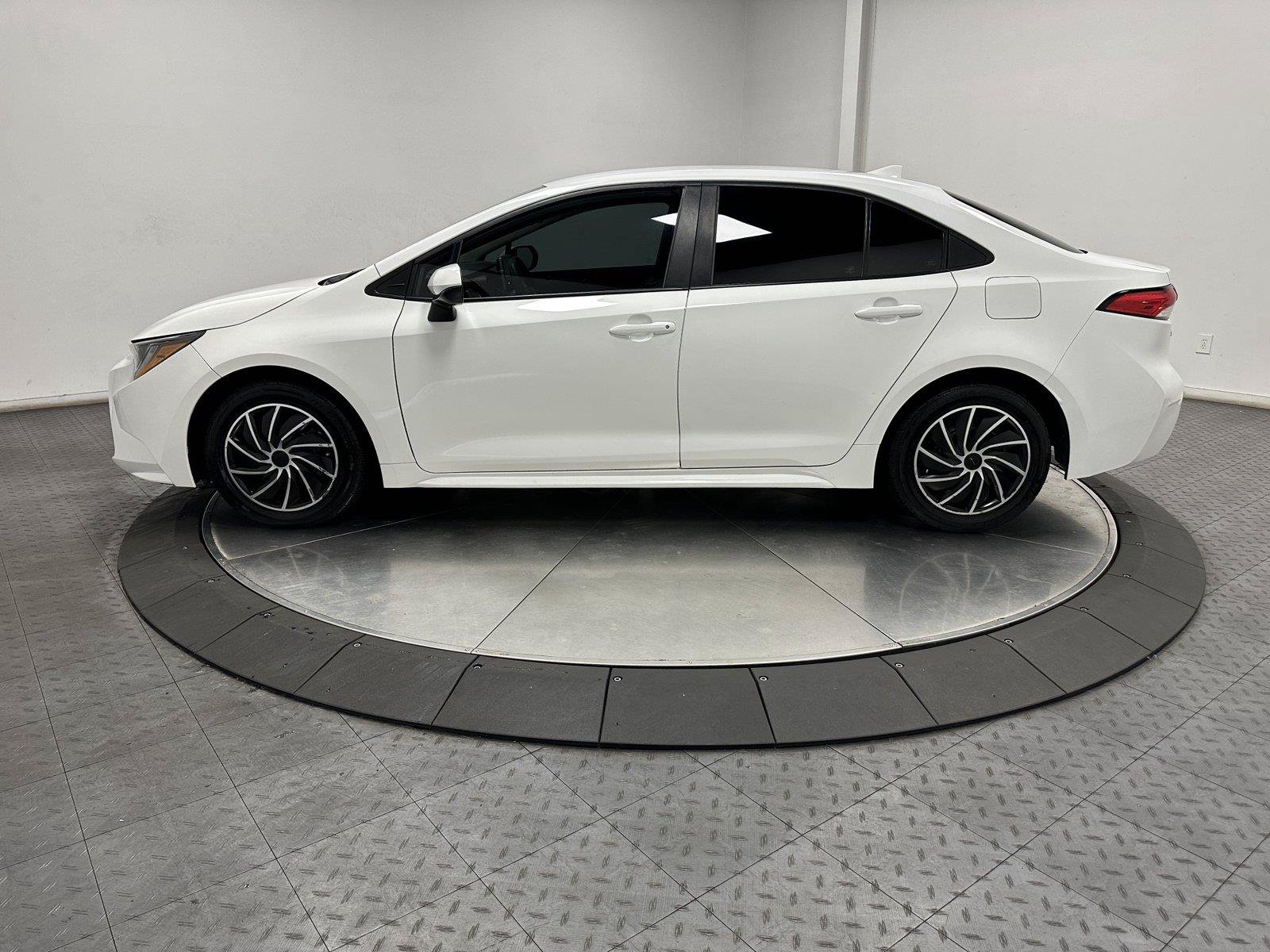 Used 2021 Toyota Corolla LE FWD image 8