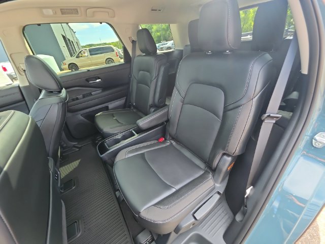 New 2026 Nissan Pathfinder SL w/ SL Premium Package AWD/4WD image 23