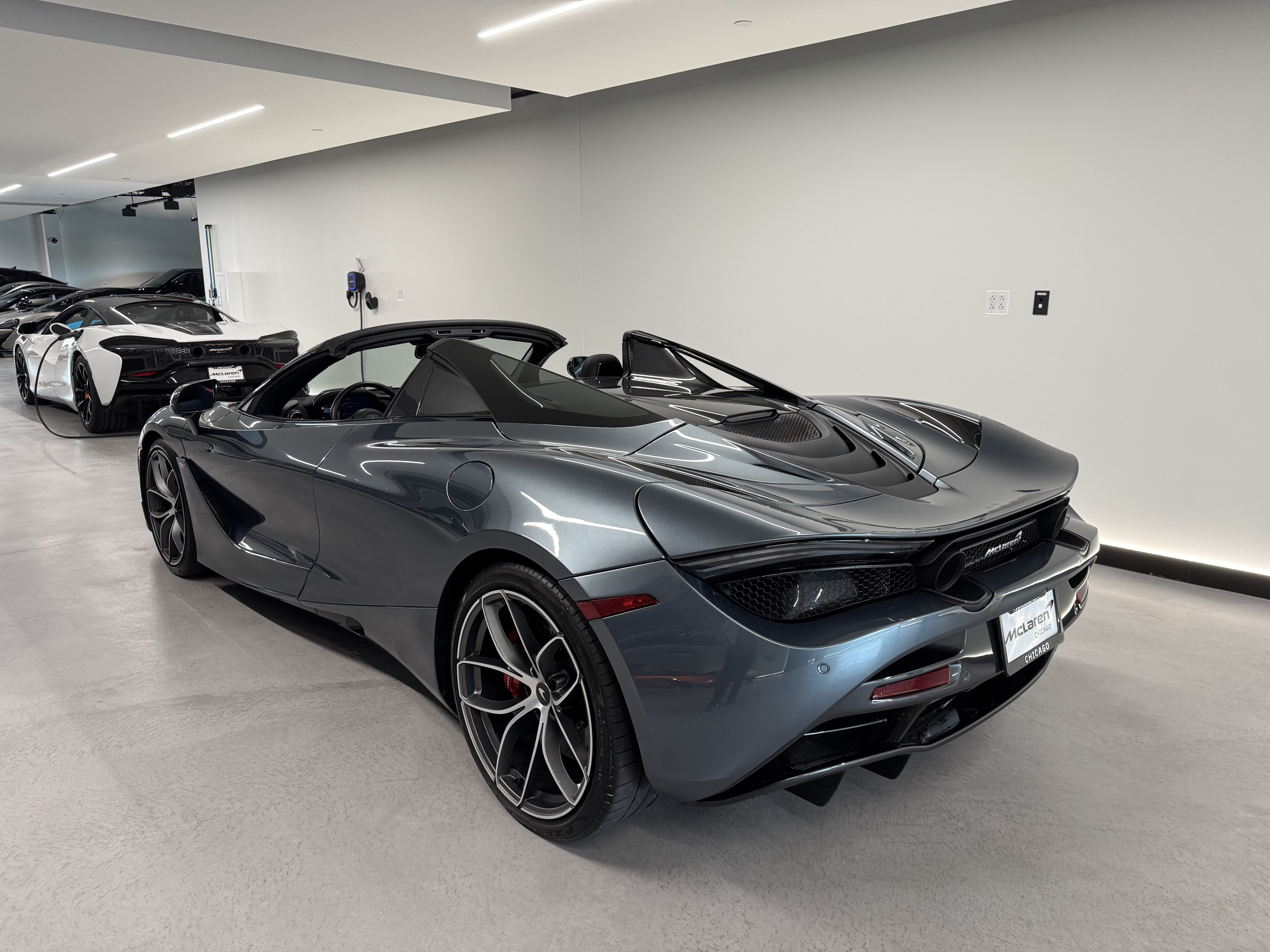 Used 2022 McLaren 720S Spider RWD image 17