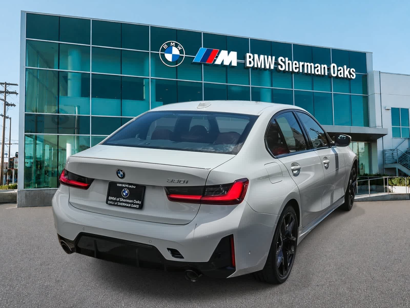 New 2026 BMW 330i Sedan w/ M Sport Package RWD image 4
