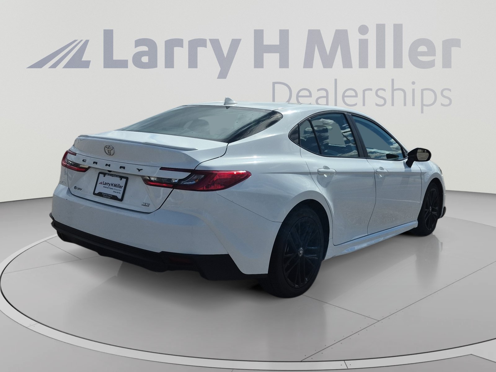 Used 2025 Toyota Camry SE FWD image 5