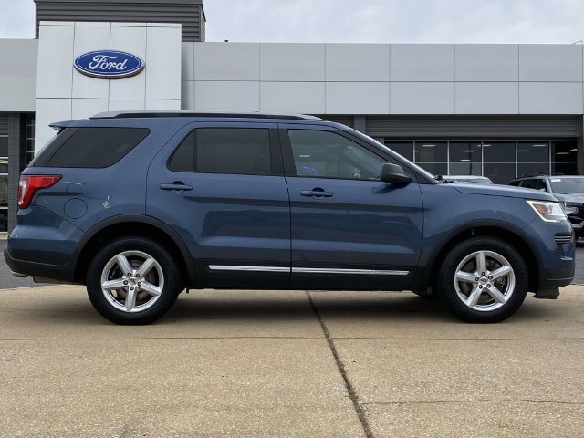 Used 2018 Ford Explorer XLT FWD image 2