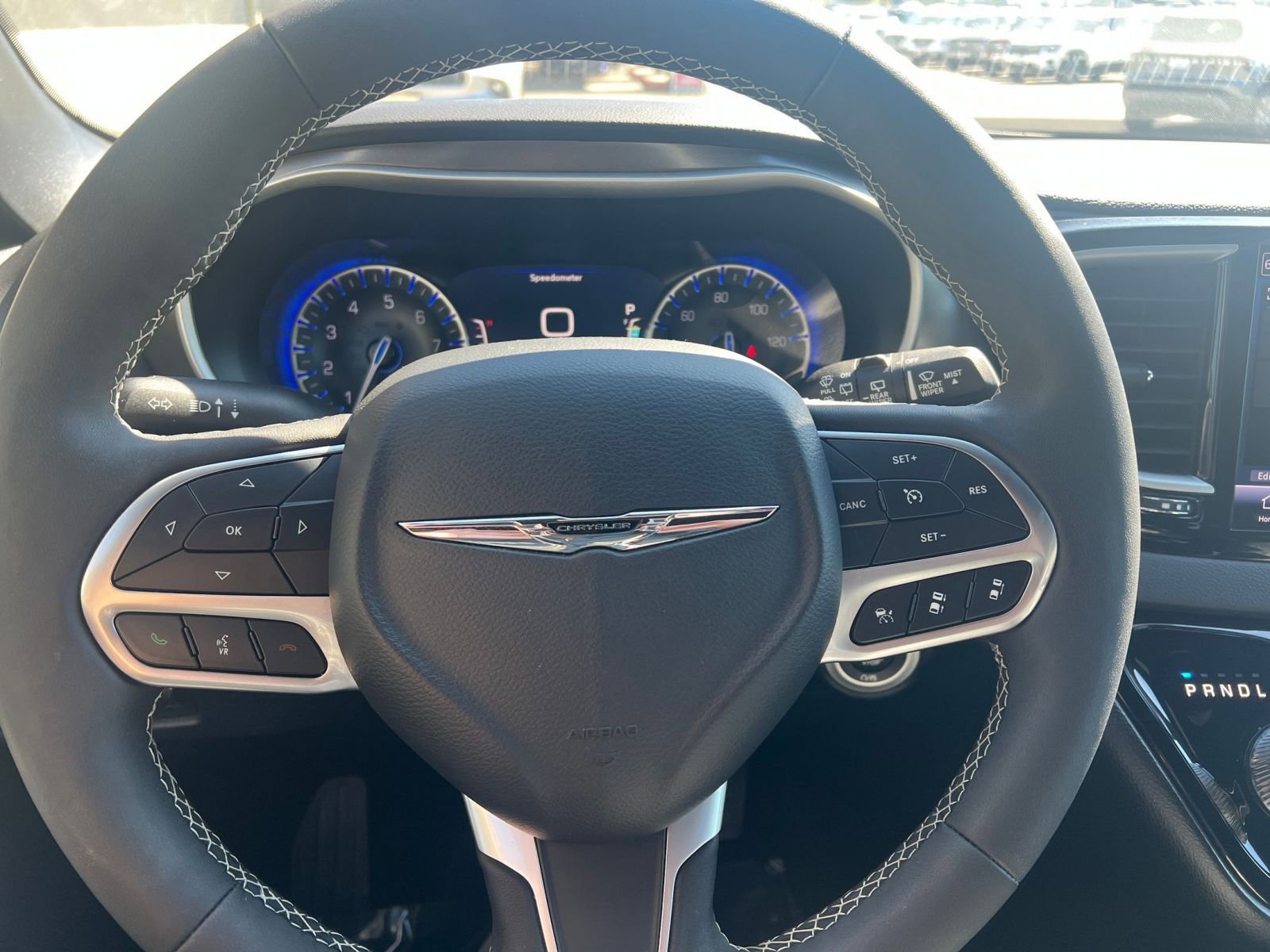 Used 2025 Chrysler Pacifica Select image 37