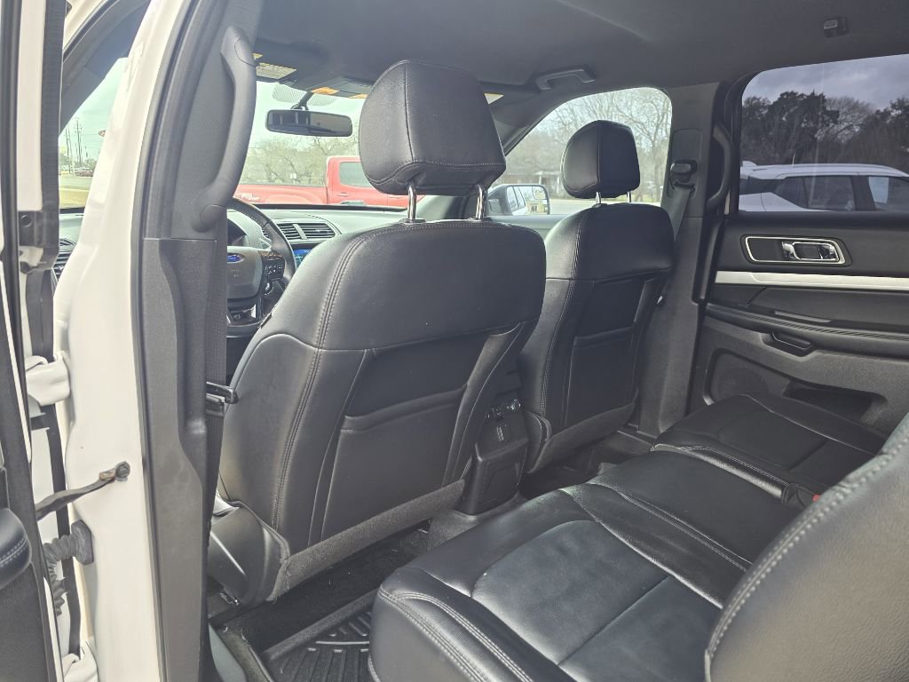 Used 2017 Ford Explorer XLT w/ Equipment Group 202A image 18