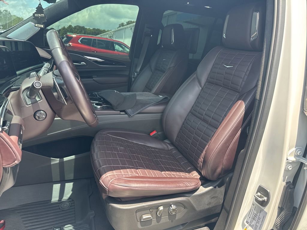 Used 2023 Cadillac Escalade V w/ LPO, ONYX Package AWD/4WD image 7