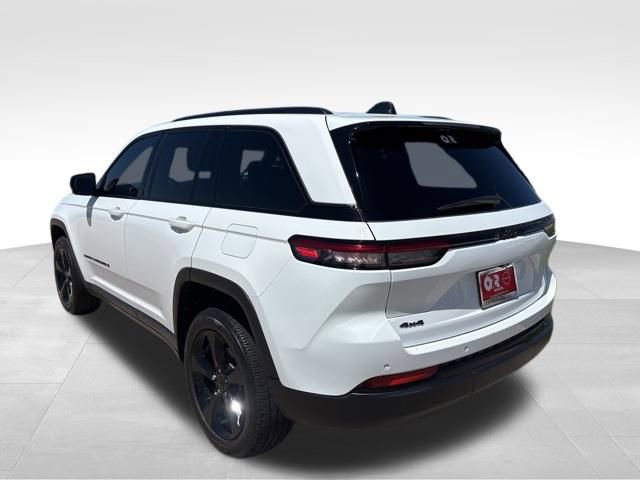 Used 2023 Jeep Grand Cherokee Altitude AWD/4WD image 4