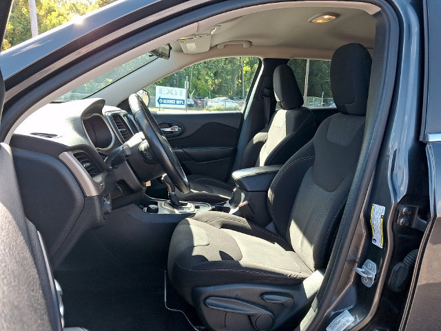 Used 2016 Jeep Cherokee Latitude AWD/4WD image 9
