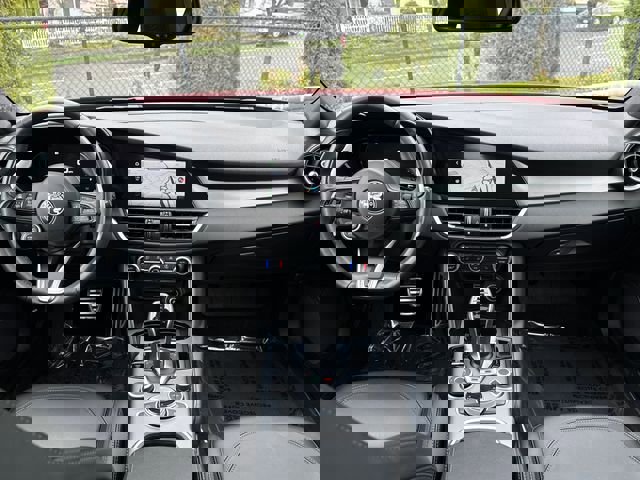 Used 2024 Alfa Romeo Giulia Veloce image 10