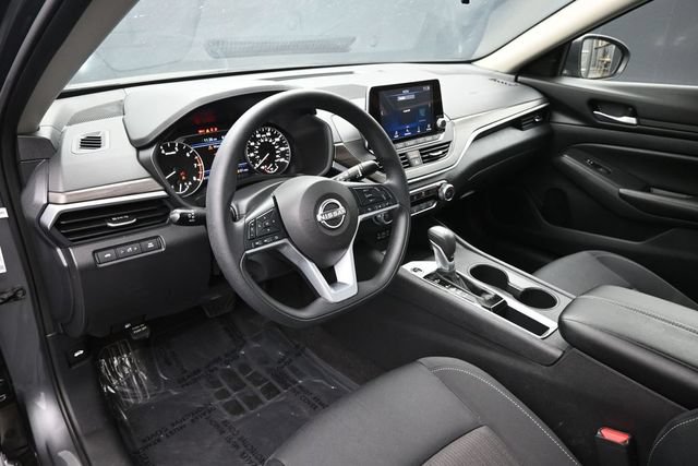 Used 2025 Nissan Altima 2.5 SV FWD image 11