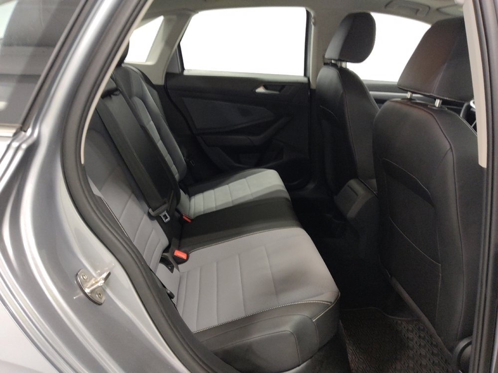 Used 2025 Volkswagen Jetta SE w/ Sunroof Package image 19
