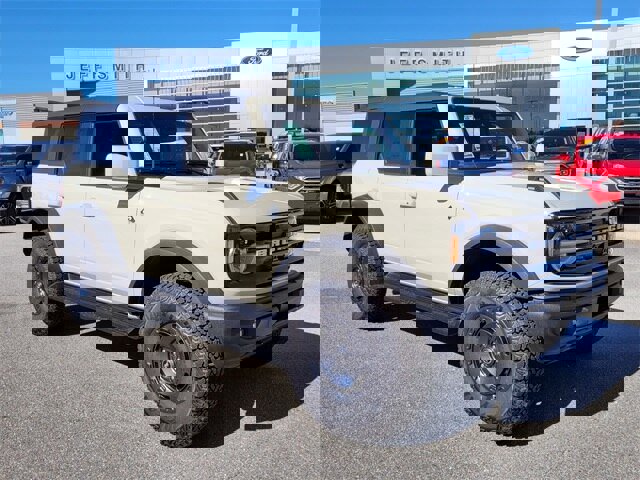 New 2025 Ford Bronco Outer Banks w/ Sasquatch Package