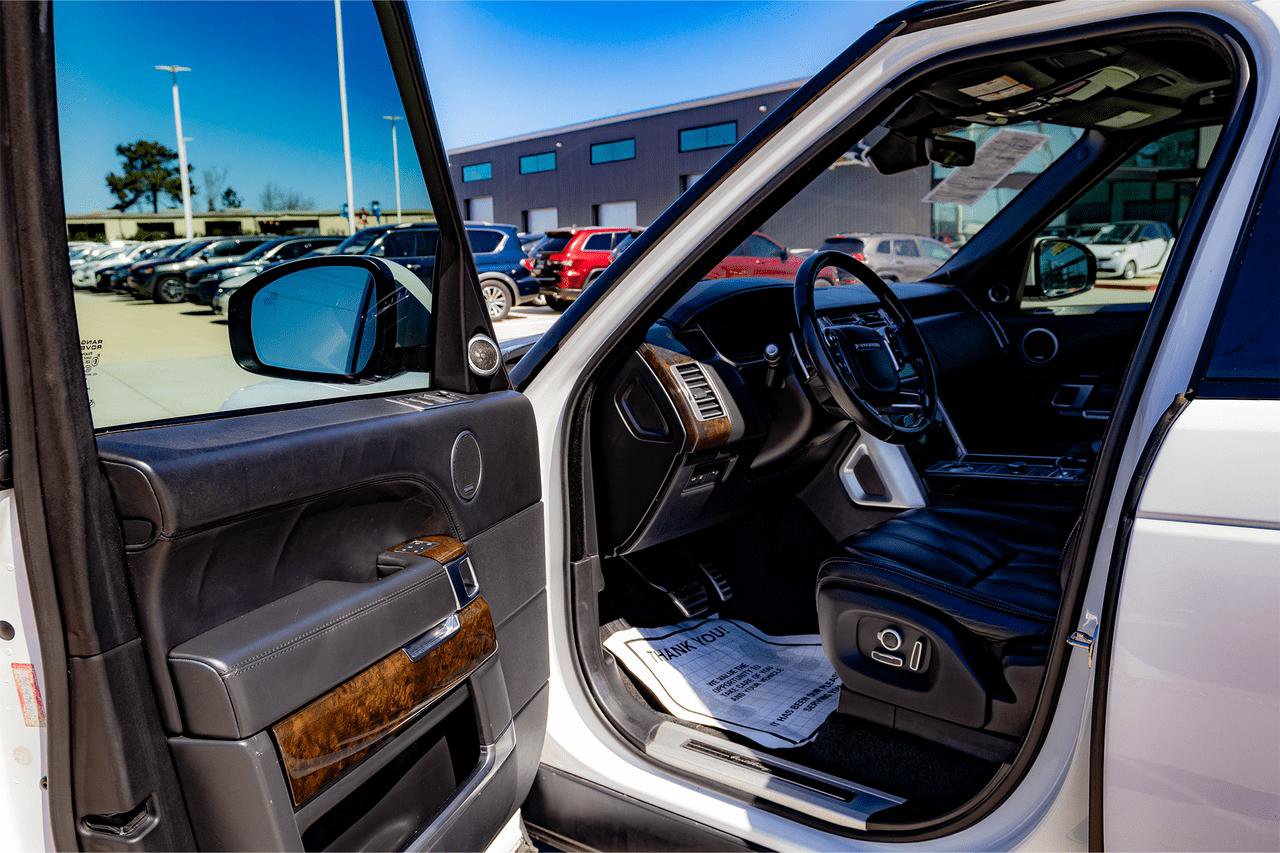 Used 2017 Land Rover Range Rover Autobiography image 12