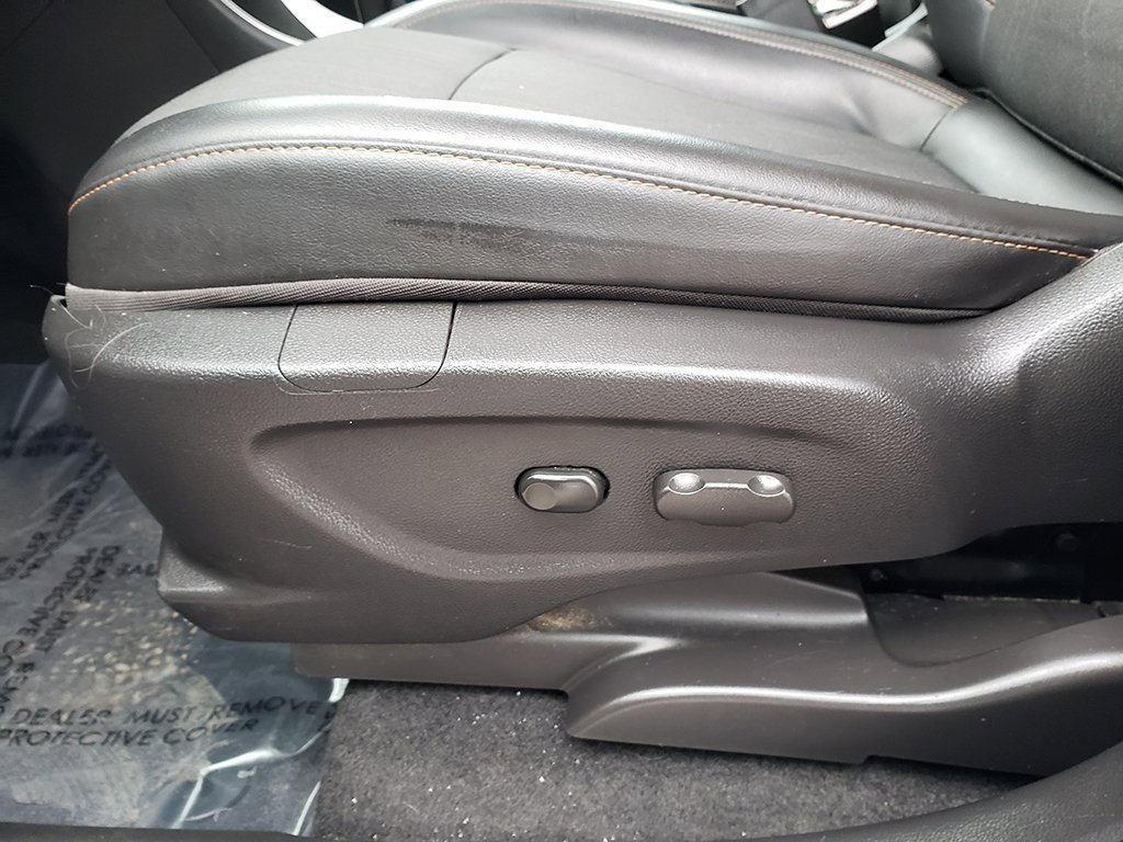 Used 2020 Chevrolet Trax LT w/ LT Convenience Package image 21