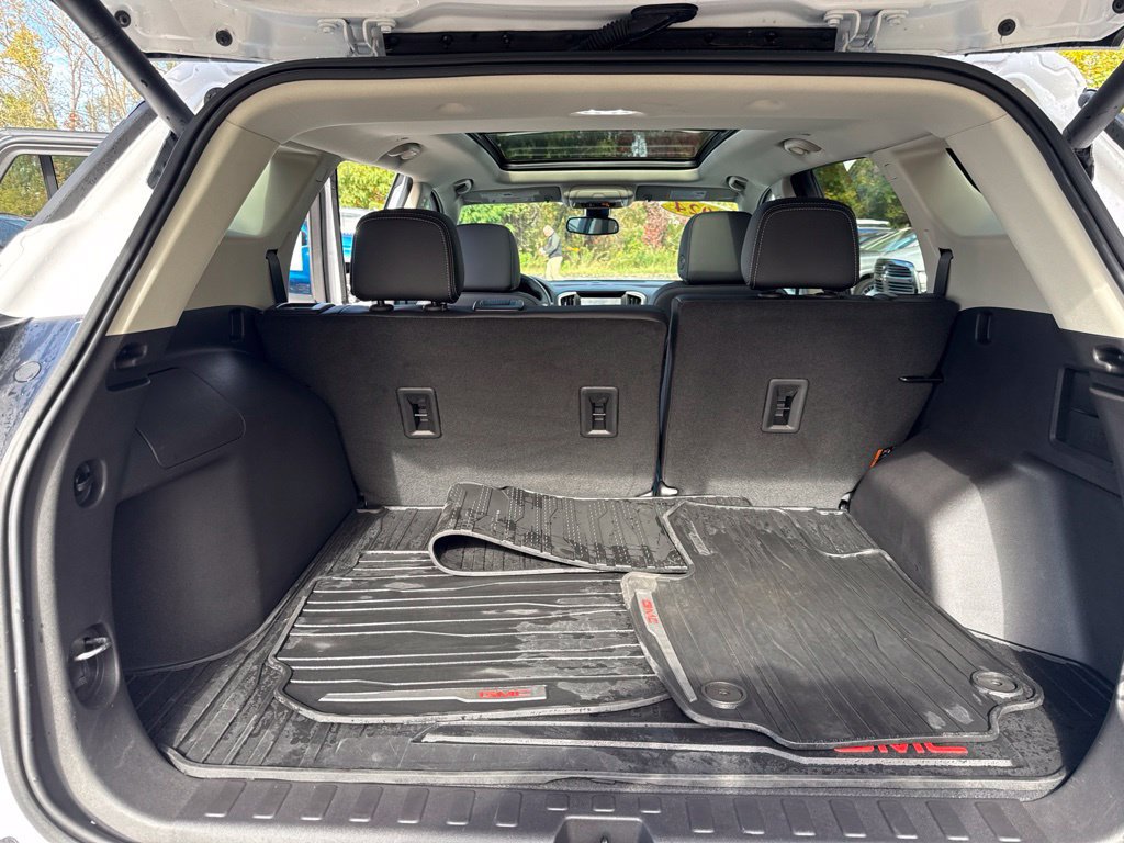 Used 2024 GMC Terrain Denali w/ Denali Premium Package AWD/4WD image 13
