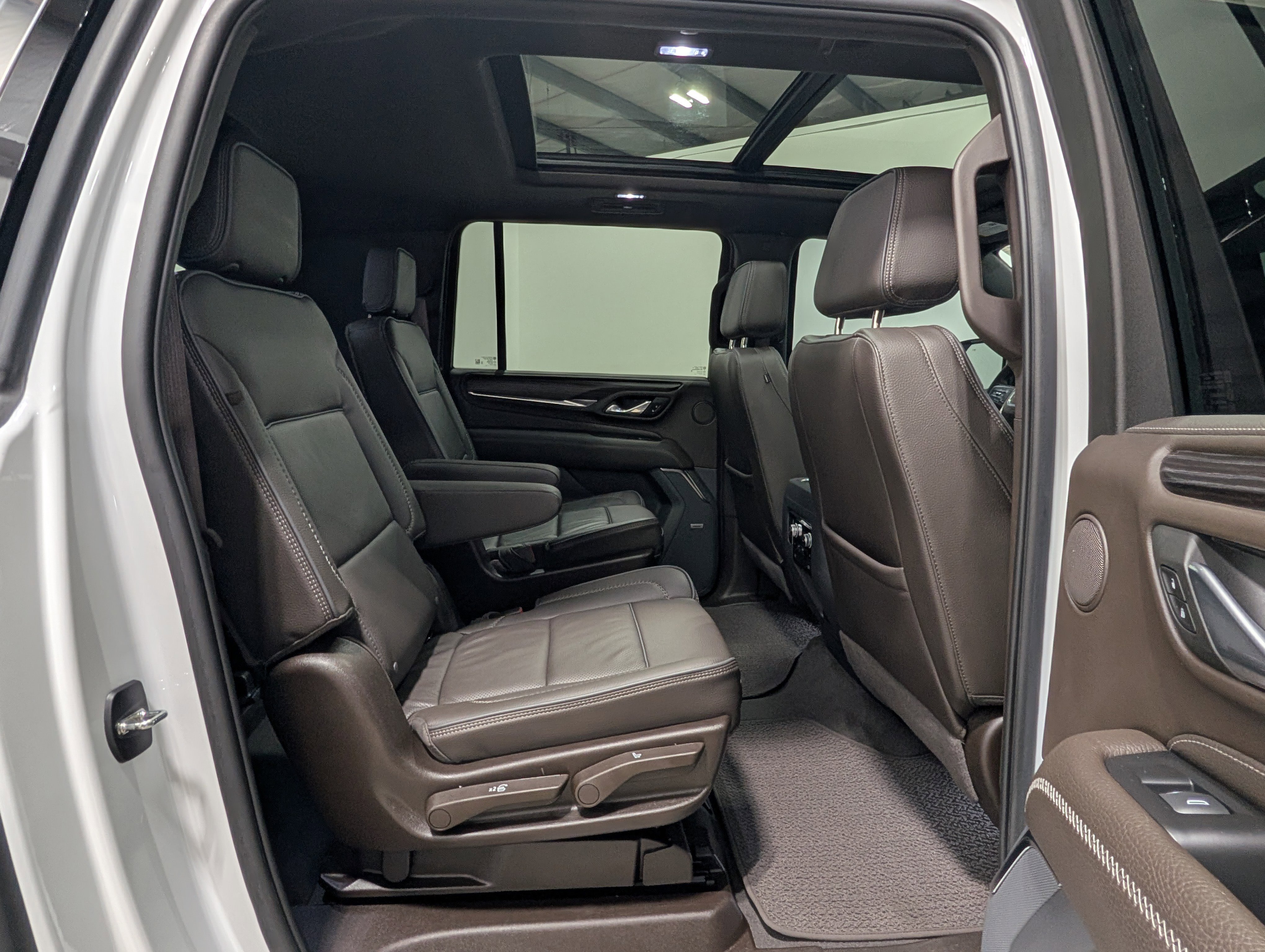 Used 2023 GMC Yukon XL Denali AWD/4WD image 22