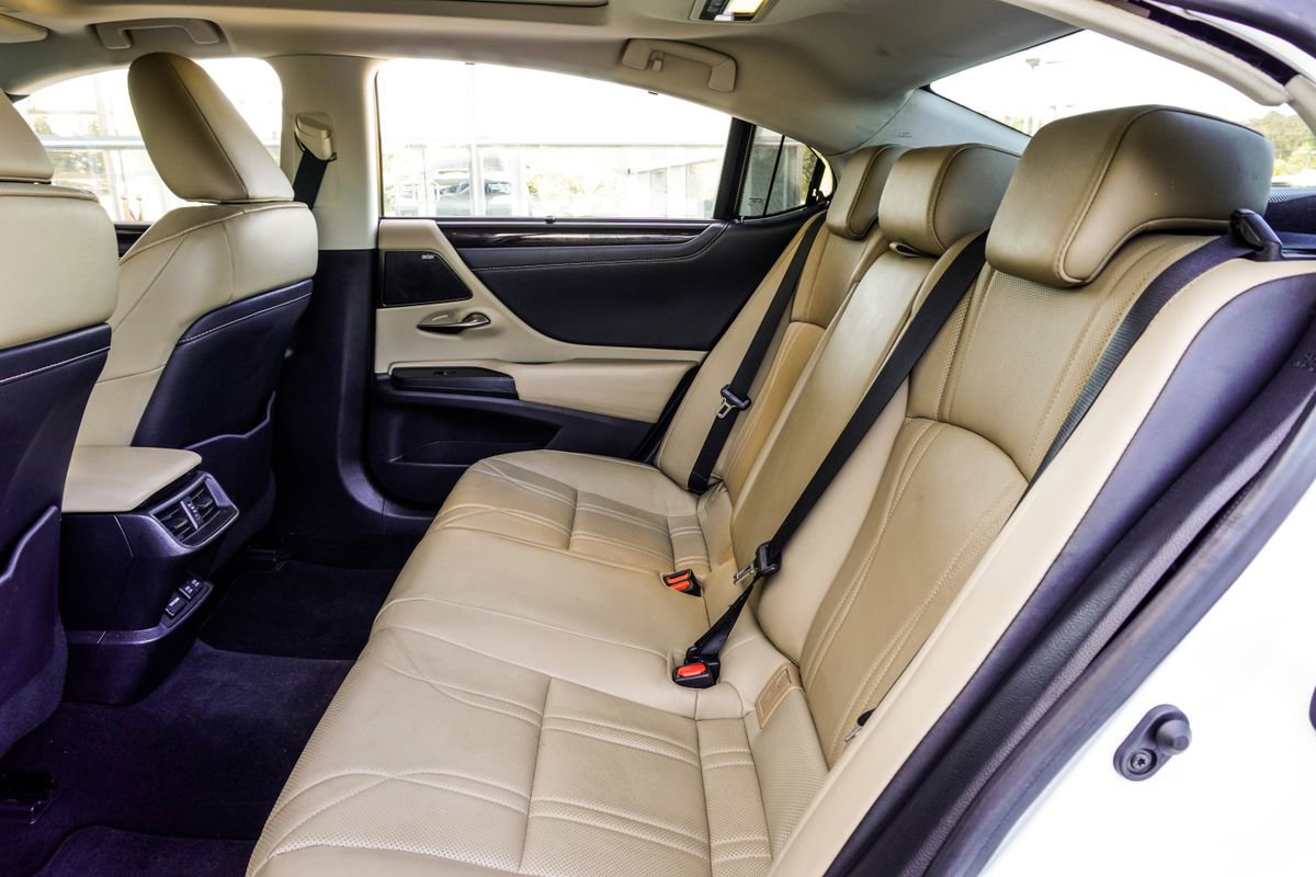 Used 2021 Lexus ES 350 Ultra Luxury w/ Accessory Package image 37