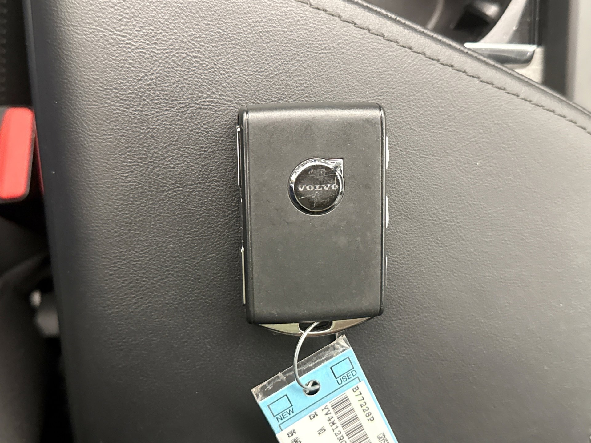 Used 2025 Volvo XC60 B5 Plus image 10
