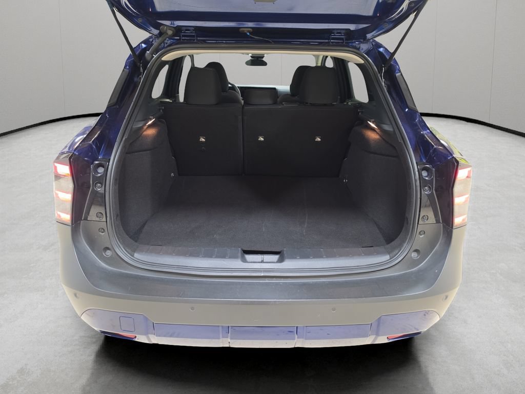 Used 2025 Nissan Kicks SV AWD/4WD image 11