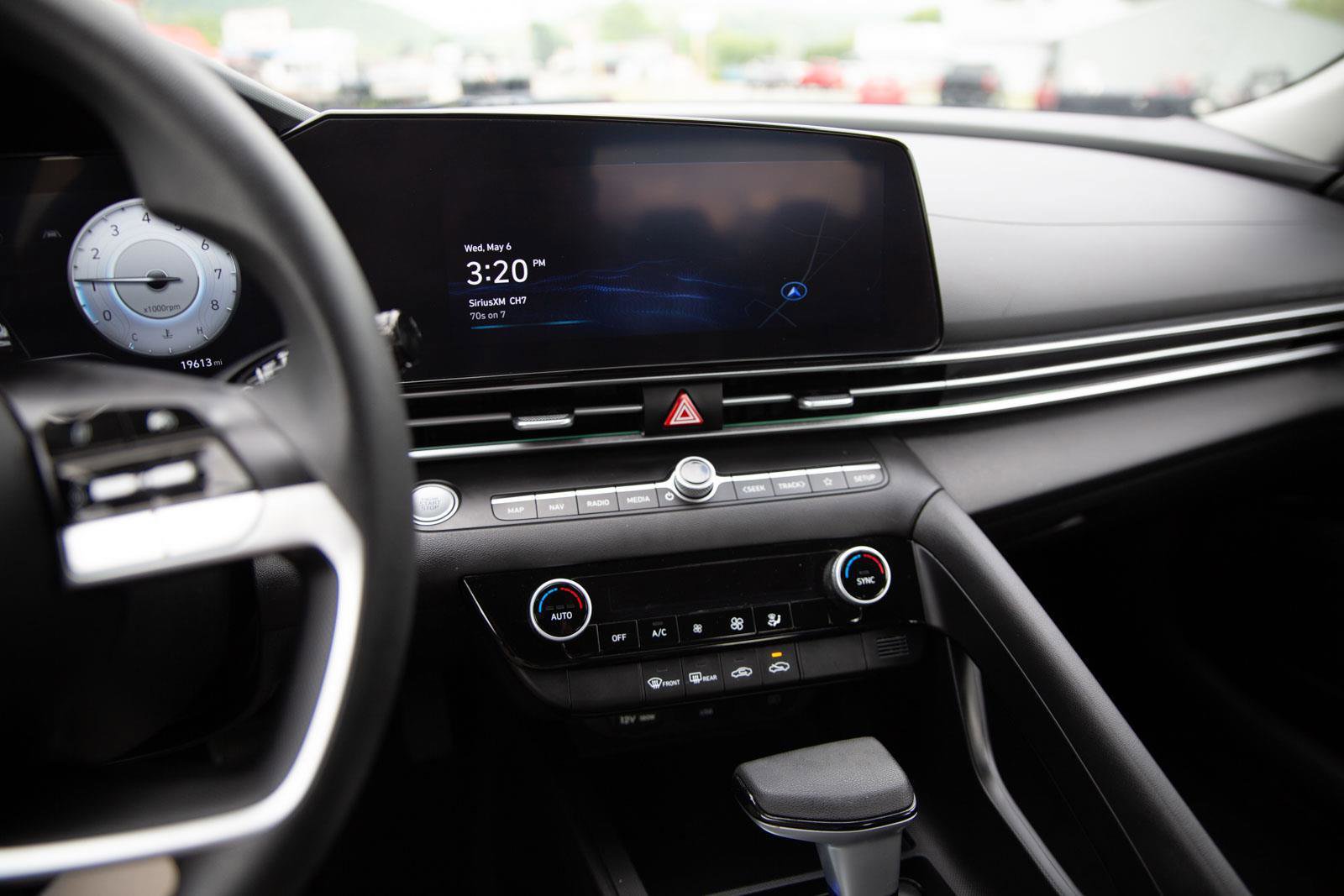 Used 2024 Hyundai Elantra SEL FWD image 14